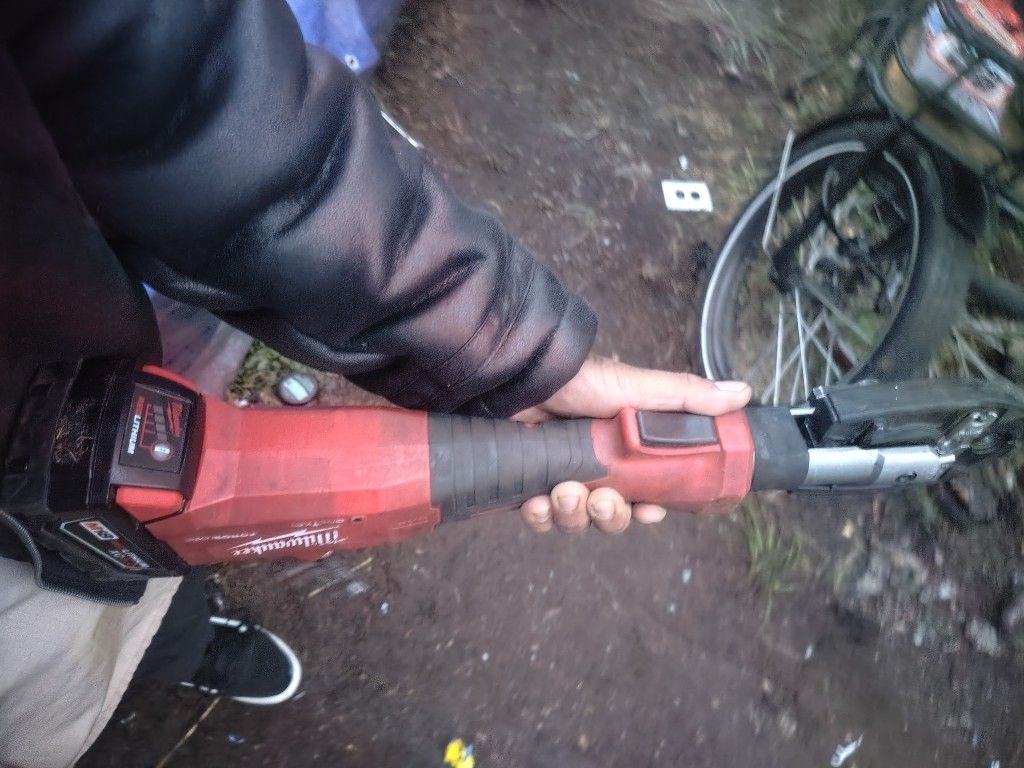 Milwaukee Crimper
