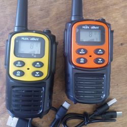 MAX TALKER RADIOS WALKIE TALKIE 2-WAY 22 CHANNEL 5 MILES RECHARGEABLE 72 HOURS WITH LED FLASHLIGHT WATERPROOF 