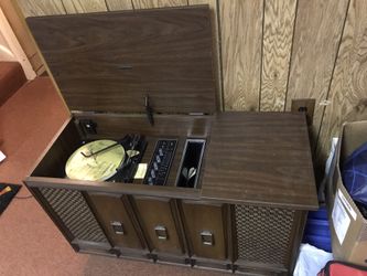 Vintage Retro Zenith Record Player and Radio Console Audio Furniture
