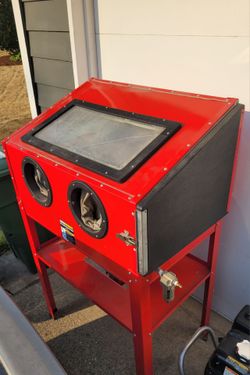 Central Pneumatic Floor Blast Cabinet