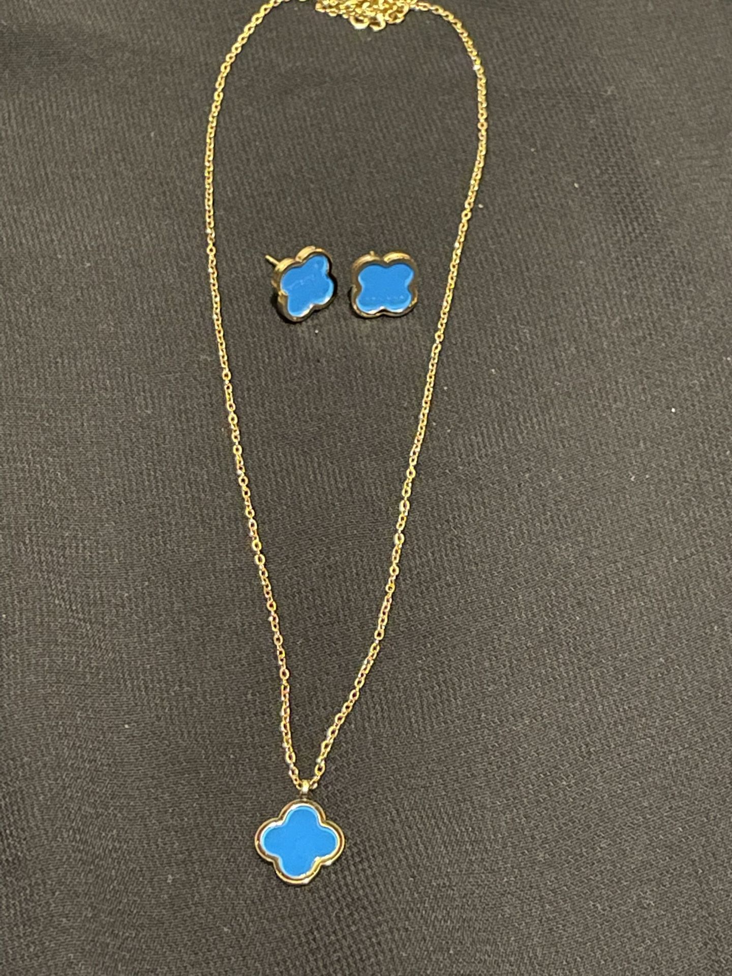 Four Leaf Clover Necklace With Earrings