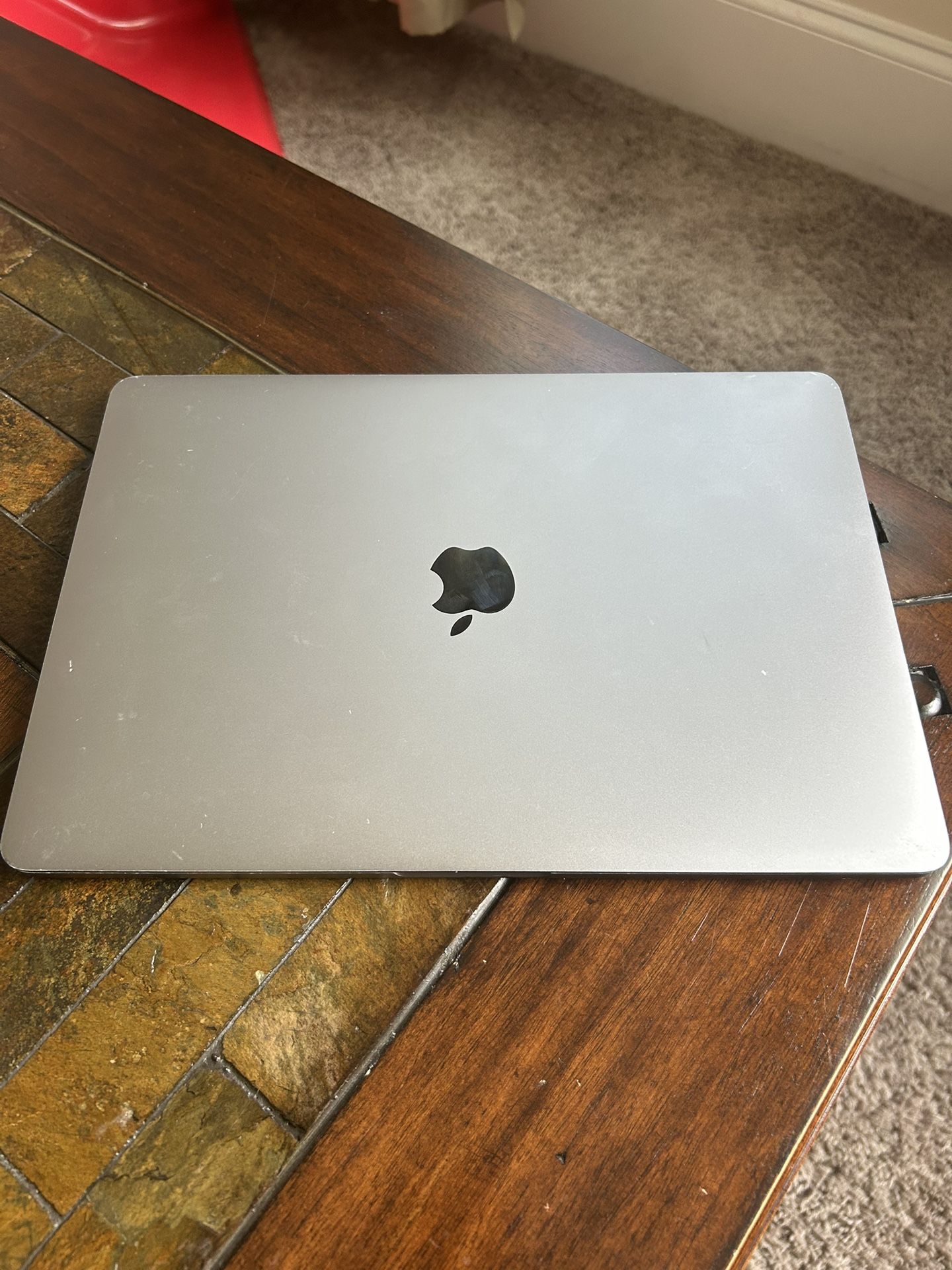 2017 MacBook Pro 13.3 inch ( Keyboard does not Work Come With Wireless Keyboard)