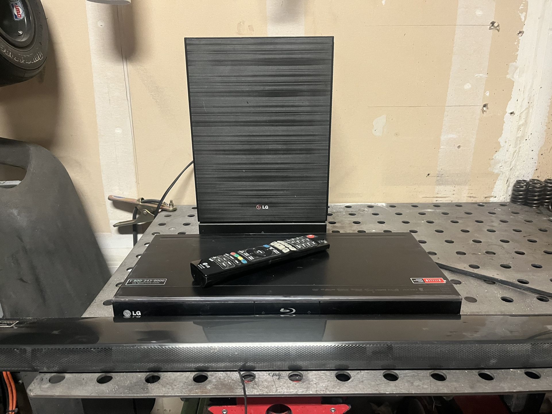 LG Sound Bar With Woofer