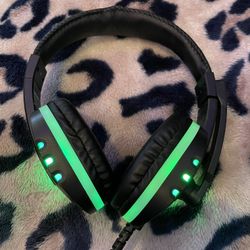 VIVITAR LVLUP LIGHT UP PRO GAMING HEADSET