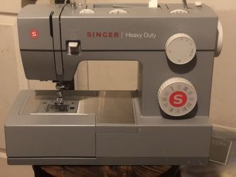 Singer Heavy duty Sewing Machine