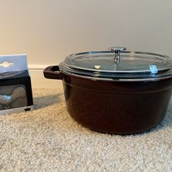 Staub 24 cast iron pot with rooster handle