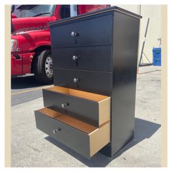 5 drawers dresser / Five drawers dresser