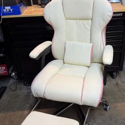 New  Office Chair Gaming Chair With Foot Rest Reclines 160 degrees