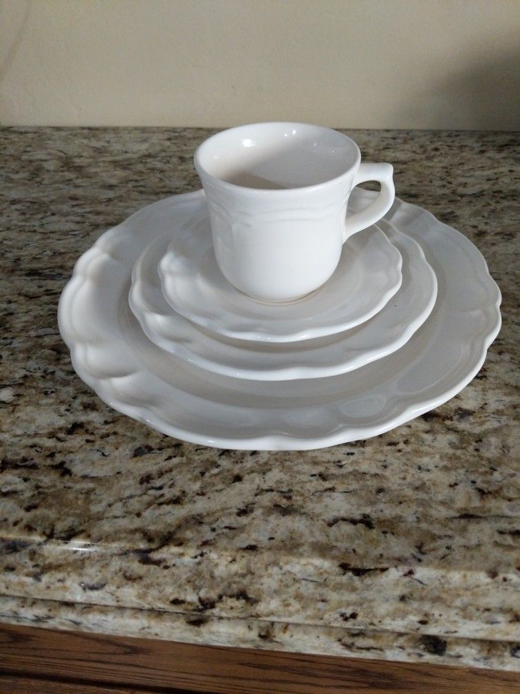 PFALTZGRAFF DISHES. GAZEBO WHITE