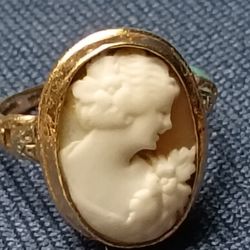 Vintage 10K Gold Cameo Ring