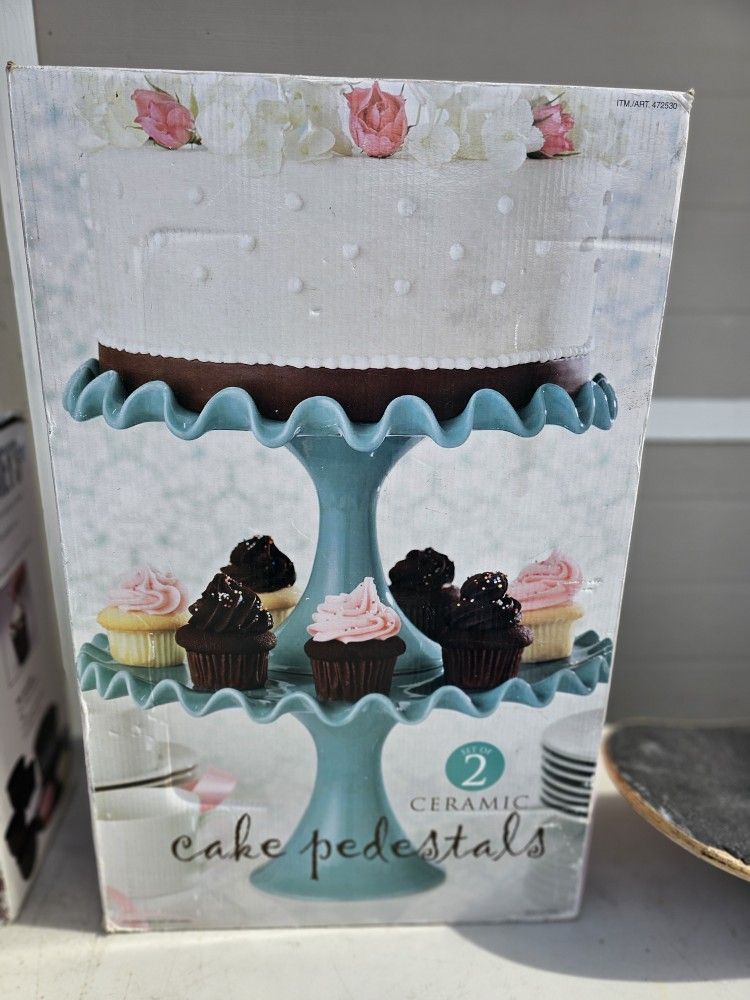 2 tier ceramic cake stand