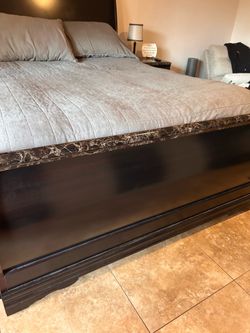Queen Sleigh bed and 2 Matching nightstands