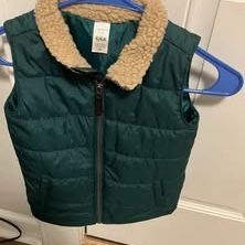 Carte’s boys front puffer vest 5-6 years