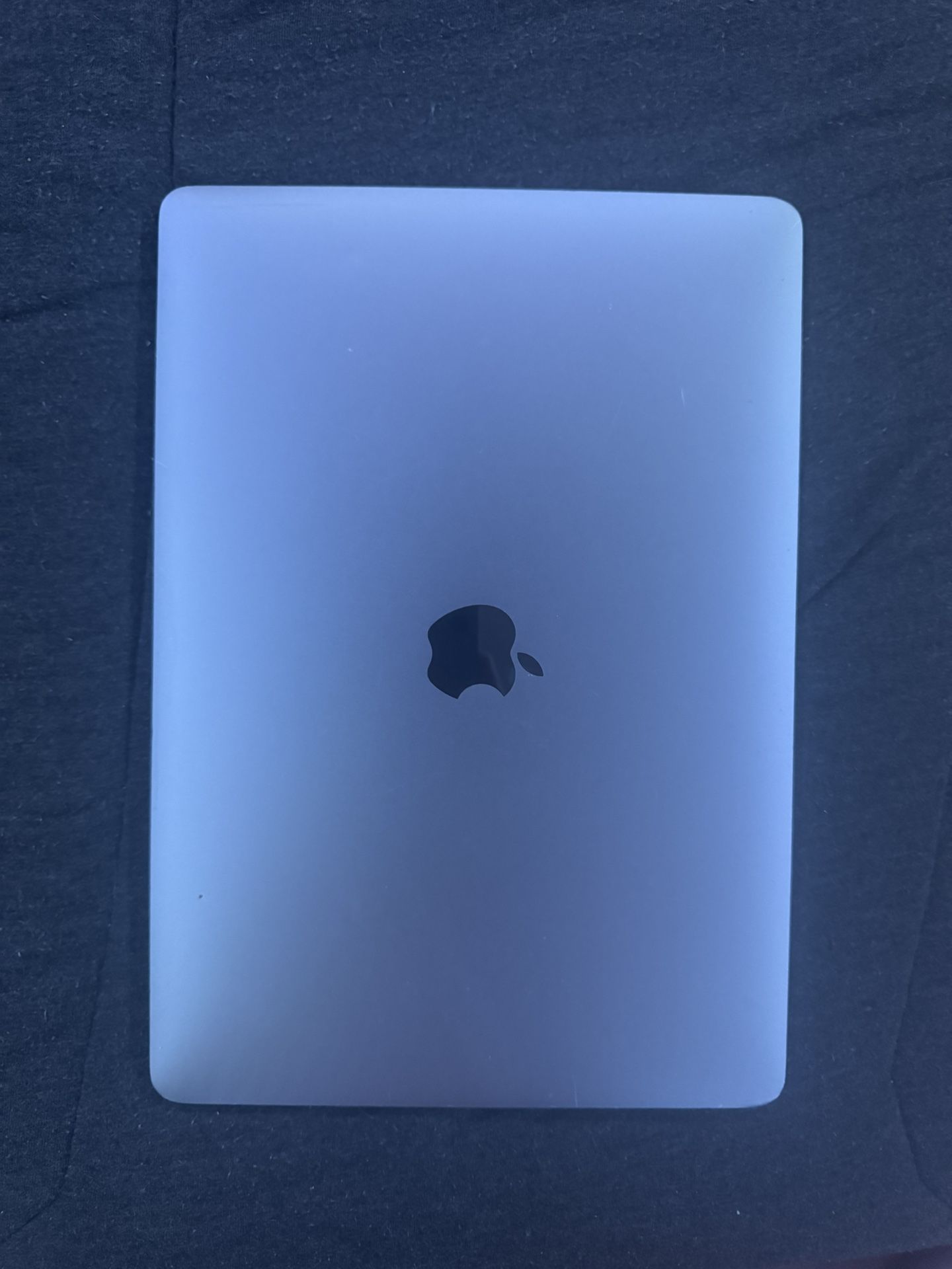 Macbook Pro M2 2022 13 inch 256gb of storage