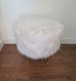 White Fluffy Stool / Vanity /Desk Chair Seat with Hold Hairpin Legs 2 available