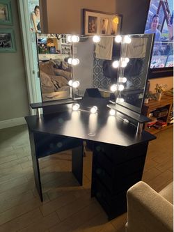 Black corner vanity with Hollywood mirror