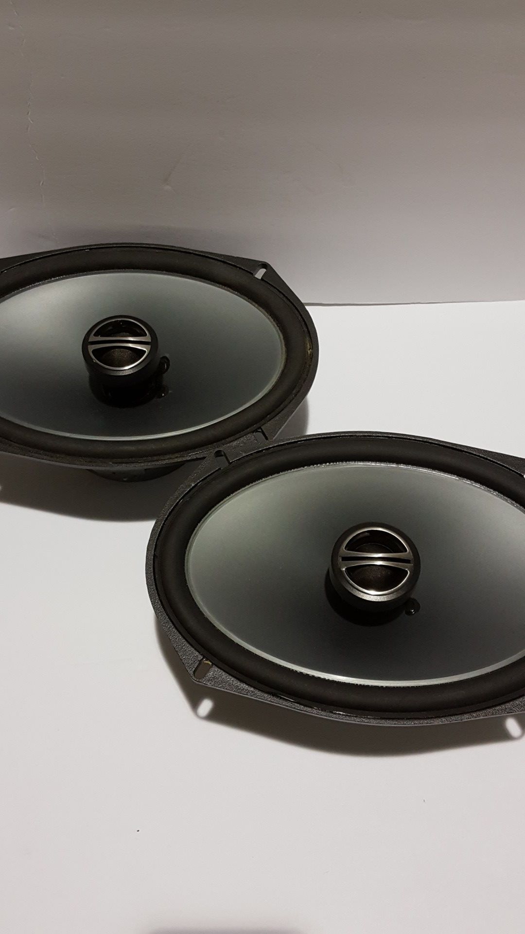 Alpine 6 x 9 in car speakers