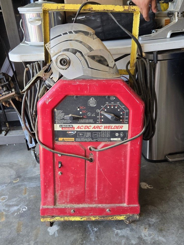 Lincoln Electric AC/DC ARC WELDER $400