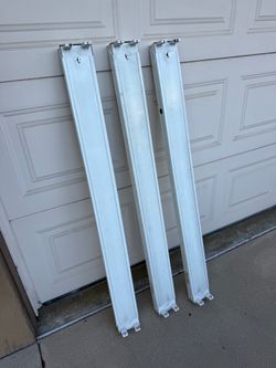 Free: Three fluorescent light fixtures (Carmel Valley)