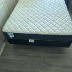 Queen Bed Set – Mattress, Box Spring & Frame – Clean, Lightly Used