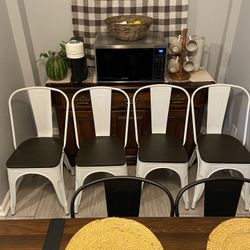 Set Of 4 Metal Chairs With Wooden Seat.