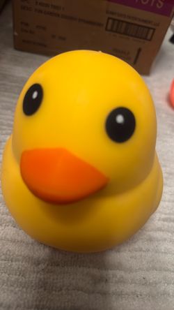 Jumbo yellow duck squishy