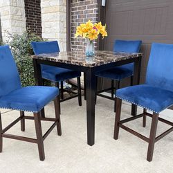 Beautiful Counter Height Dining Set. Table with 4 chairs. Good condition, Sturdy.