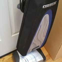 NEW cond ORECK COMMERCIAL VACUUM  , 2 SPEED VACUUM WITH AMAZING POWER SUCTION  , WORKS EXCELLENT  , IN THE BOX 