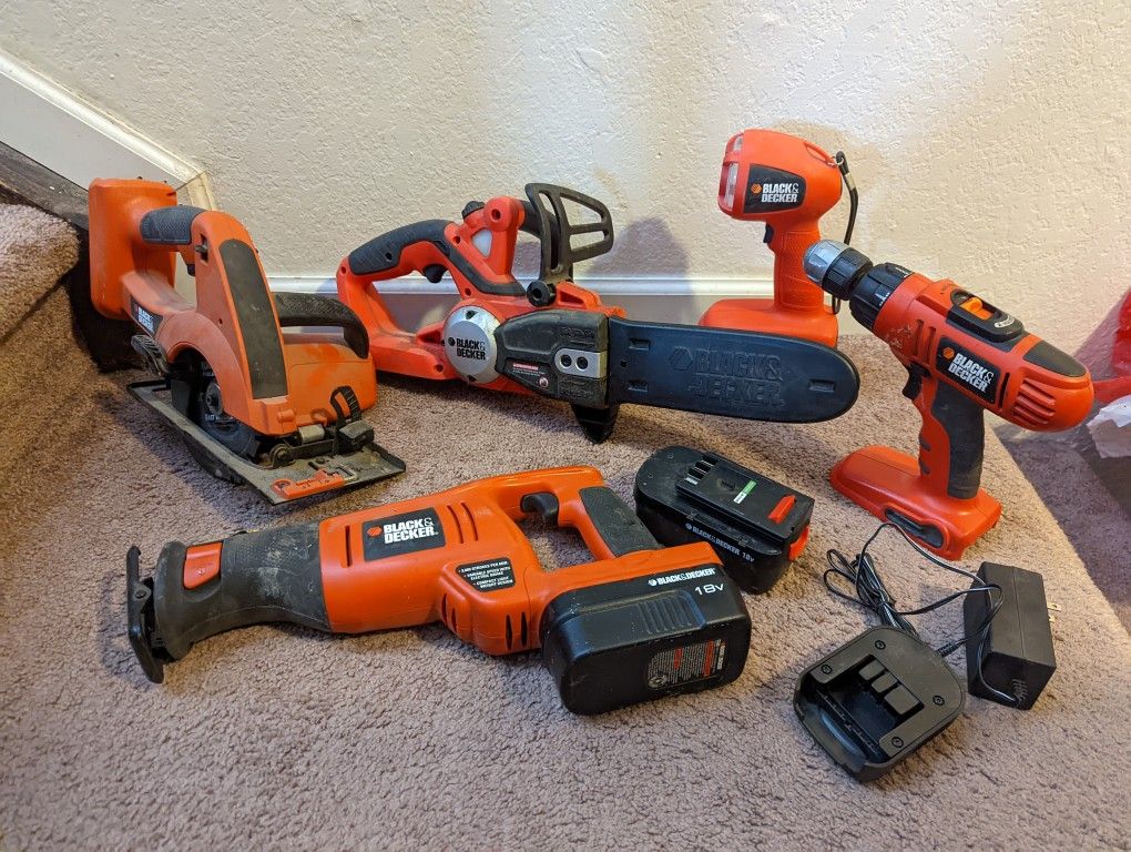 5 Black N Decker Items / Charger & 3 Batteries 