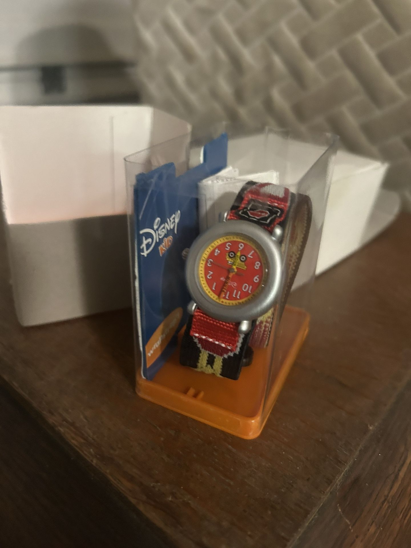 New Children’s Velcro Disney Watch From 2001