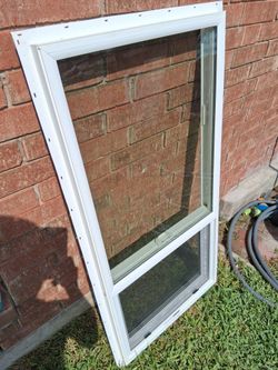 White Vinyl  Window/Ventana Blanca de Vinil