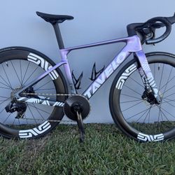 🚴🏻2025 Tavelo Arrow Aero Carbon Road Bike – Sram Force AXS - ENVE 6.7 Carbon Wheels Set - Size XS