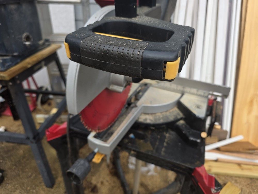 Sliding Compound Miter Saw