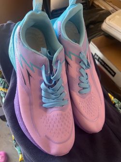 Women’s shoes
