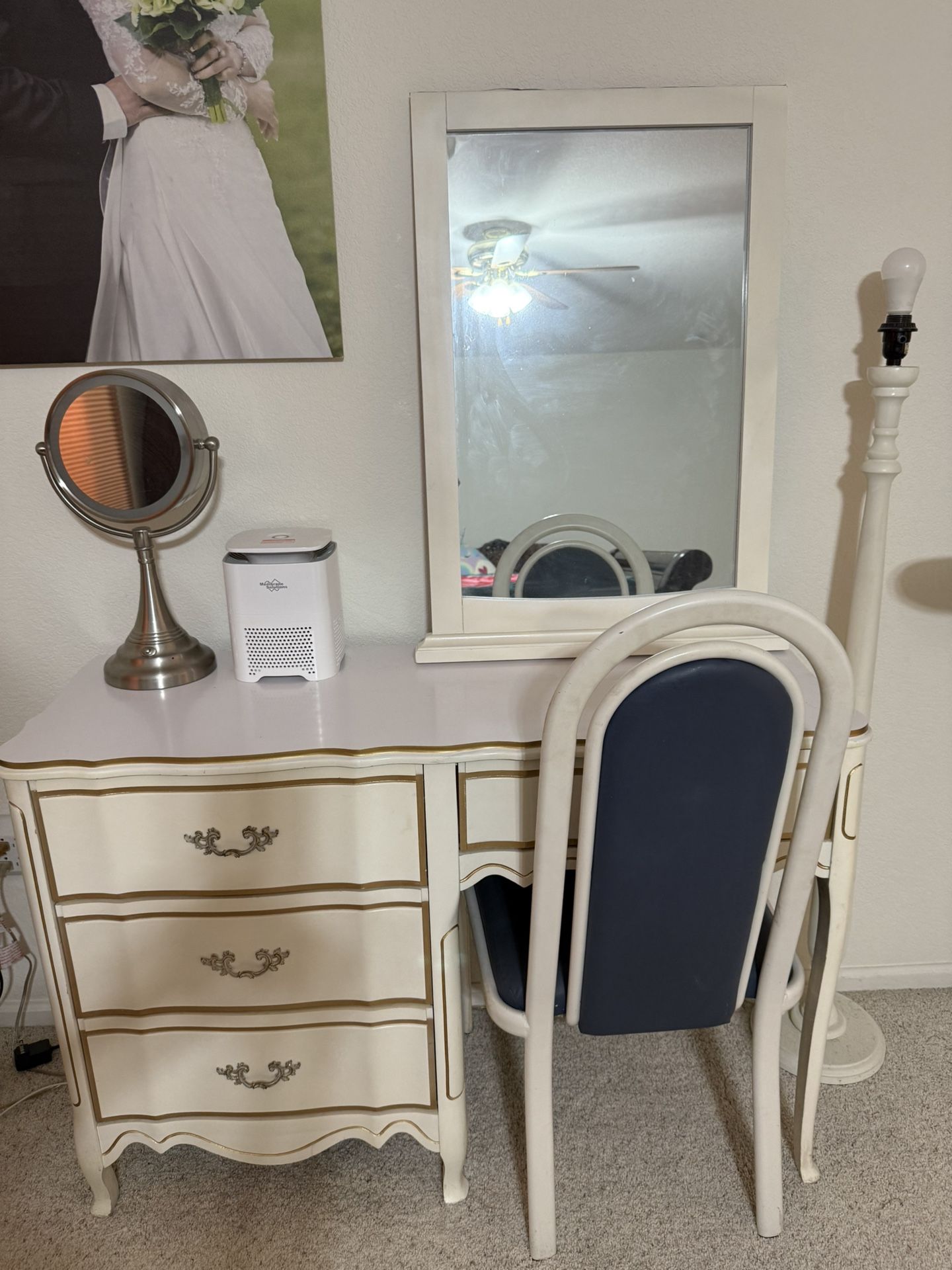 Make Up Table Set With Mirror & Light