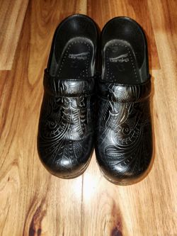 NEW Dansko Professional Black Tooled Clogs Size 38 (7.5-8)