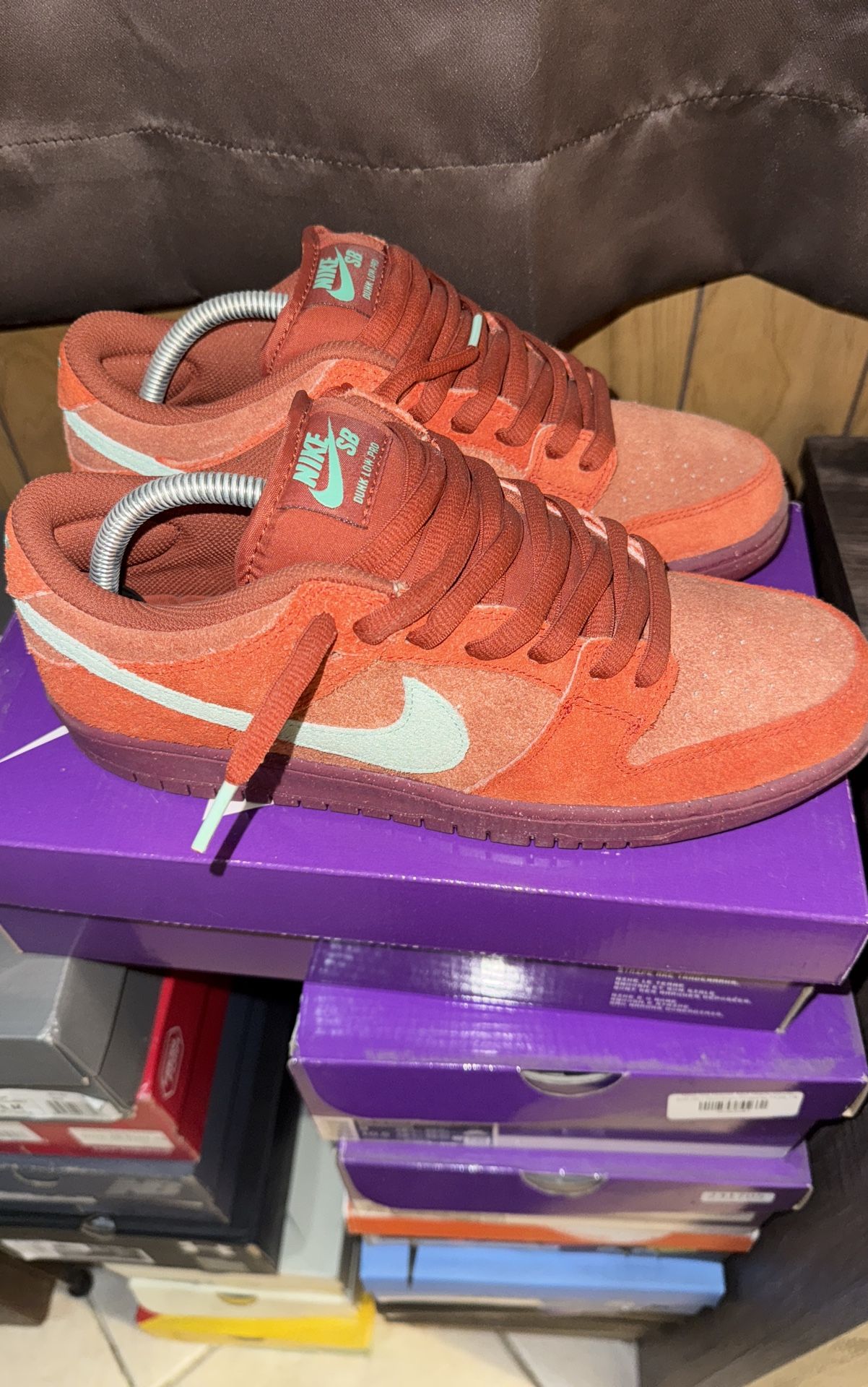 Nike SB Dunk Low Mystic Red Rosewood