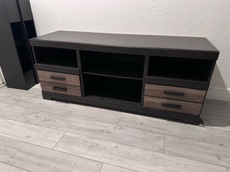 TV Stand / Entertainment Center