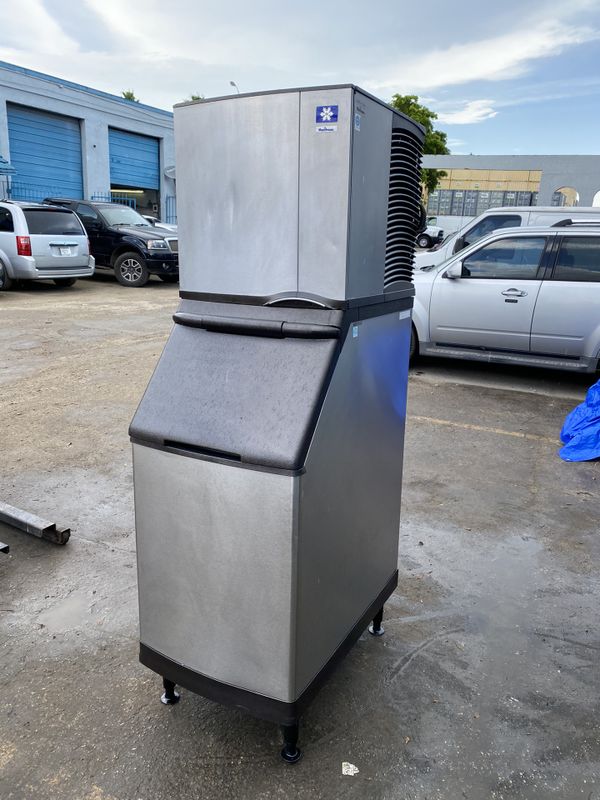 MANITOWOC 300 POUND ICE MACHINE AND ICE BIN for Sale in Miami Gardens
