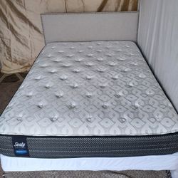 Queen Bed   / Cama Queen 