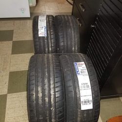 Michelin Pilot Sport 4s tires.