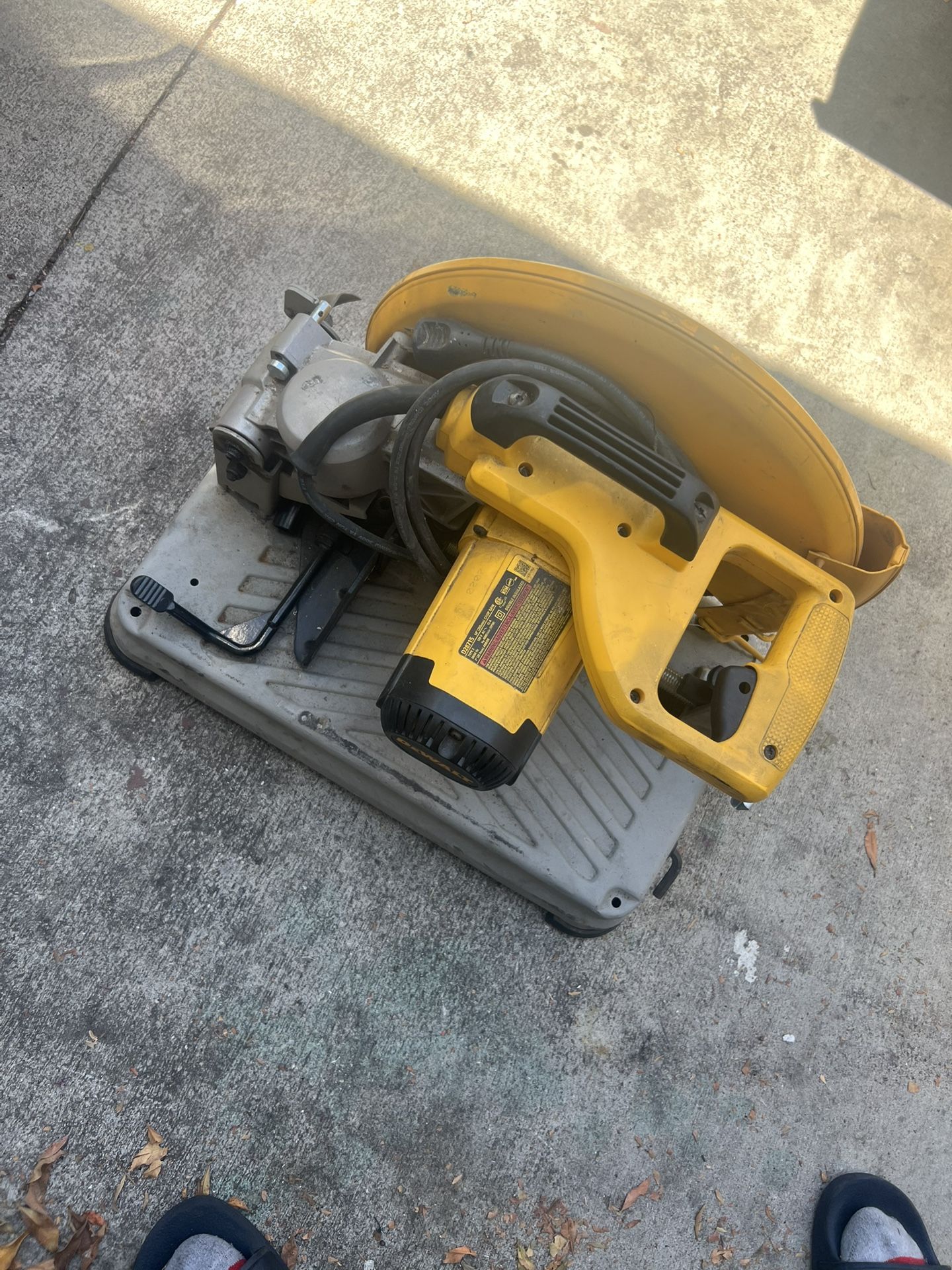 chop saw dewalt