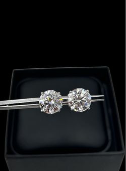 Jumbo Diamond earrings in 18k white gold