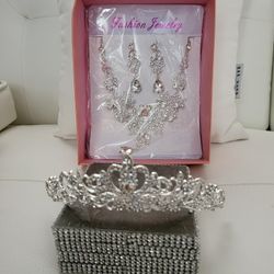 Beautiful Wedding Crown Set $30