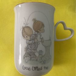 Precious Moments Vintage  1984 Love Lifted Me Cup