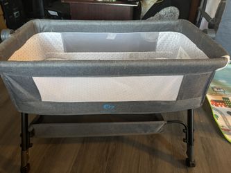 Bellababy Bedside Bassinet/ Sleeper/ Crib with Changing Table