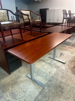 OFFICE/HOME DESK COMPUTER ADJUSTABLE DESK