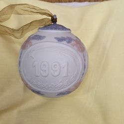 Lladro Spain Christmas Ornament 1991 Porcelain Perfect Condition 