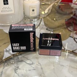 HUDA BEAUTY Easy Bake Loose Powder Brightening+ Correcting 💕