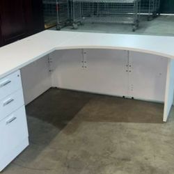 L-SHAPE DESKS IN SHARP SHAPE (white) *can deliver*